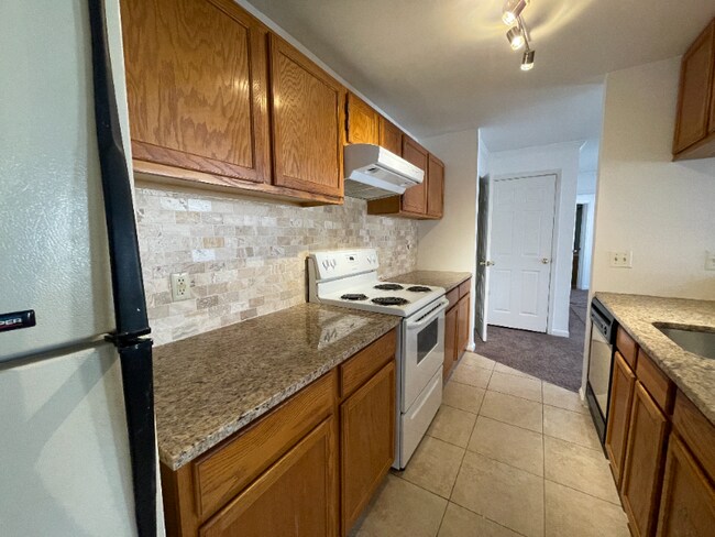 Photo - 9800 Lake Point Ct
