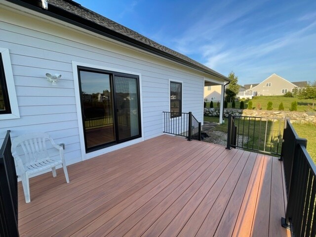 walk out privet deck - 70 Bardwell St Unit 70B