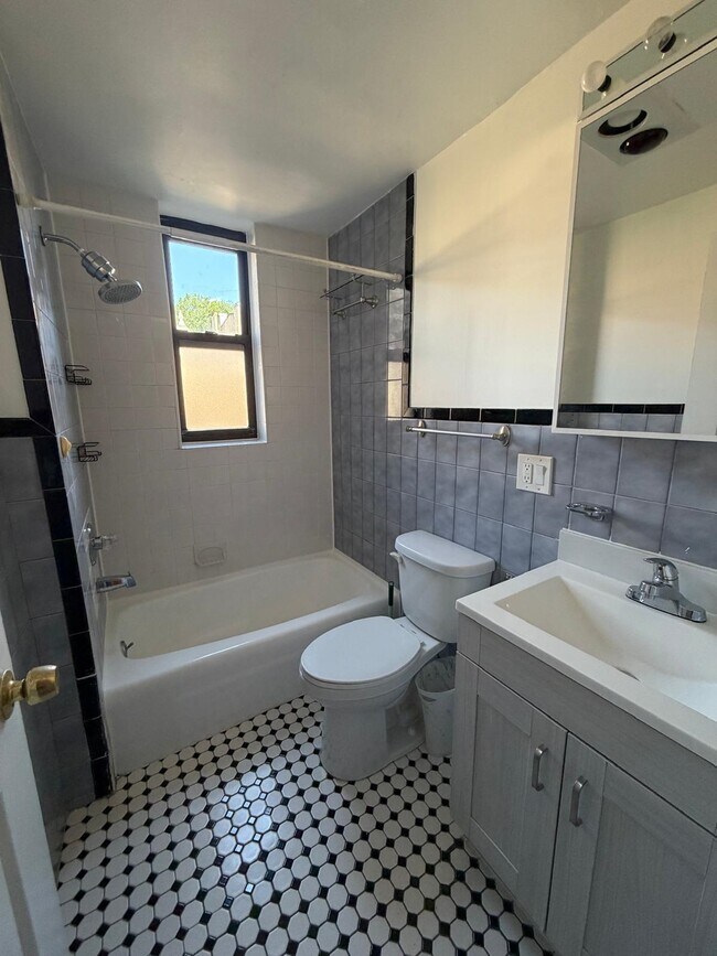 Photo - 247 MONTGOMERY St Unit 6