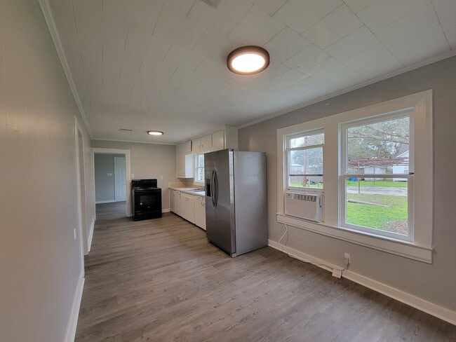 Photo - 3 Bed/2 Bath-House