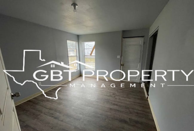 Photo - 201 E 6th St Unit B