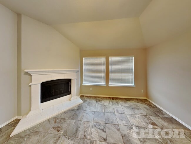 Photo - 208 Carson Dr