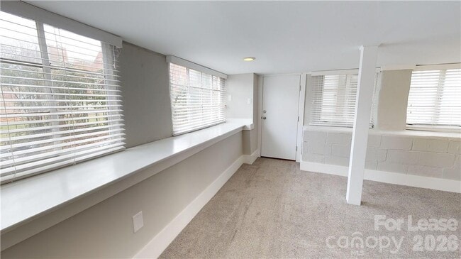 Photo - 428 Hawthorne Ln Unit 5