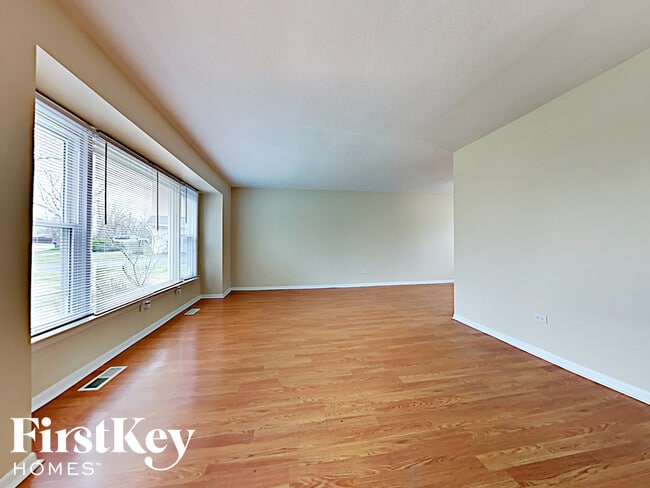 Photo - 22627 Mission Dr