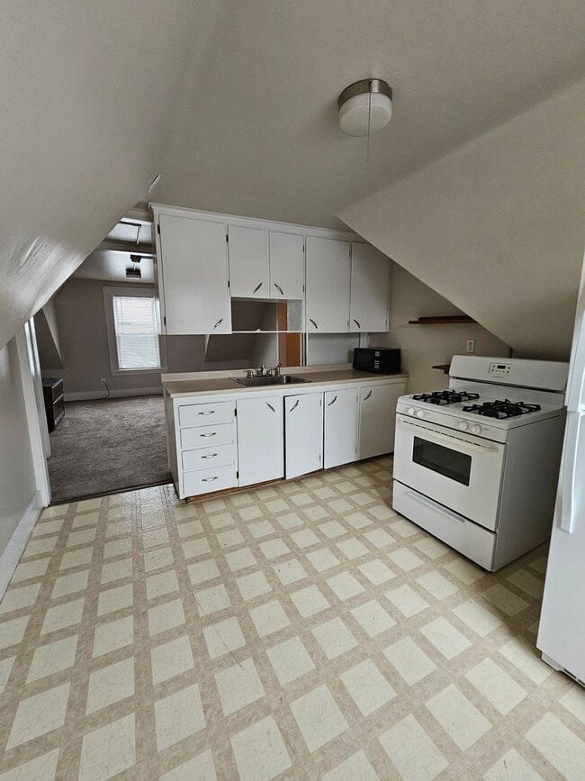 Building Photo - 260 Laurel St Unit 3