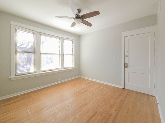 Photo - 1940 W Winona St Unit 3