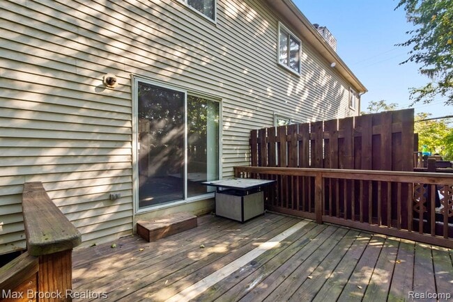 Photo - 1823 Torquay Ave