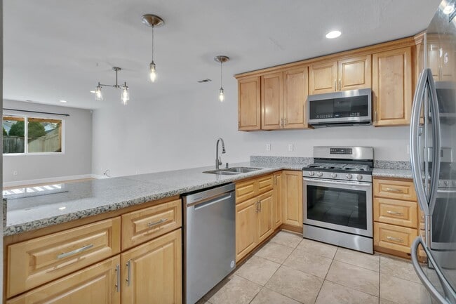 Photo - SILVER FIRS 3 BED 2.5 BATH TOWNHOUSE AVAILABLE NOW