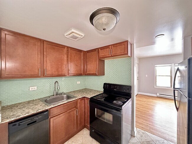 Photo - 7628 N Milwaukee Ave Unidad A3