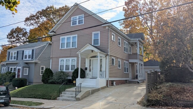 Building Photo - 171 8th St Unit 1st floor