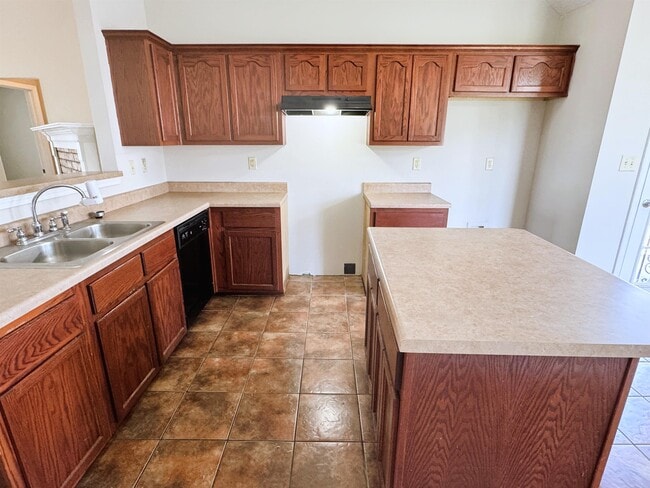 Photo - 6098 Ravenwood Lake Dr E