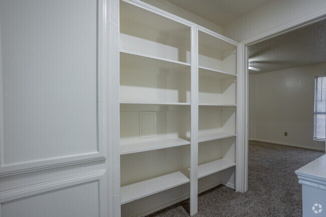 2BR, 1.5BA - 1,045SF - Built In Shelving TH-A - FOX BEND APARTMENTS