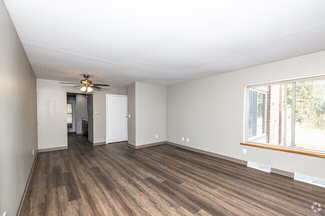 2BR, 2BA - 1,000SF - Living Room