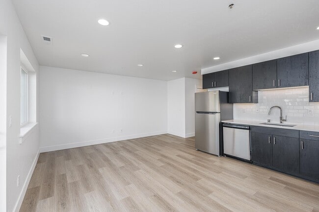 Building Photo - West Vine Townhomes