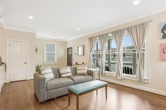 Photo - Spacious 3bd/2.5ba Home w/ Fenced Backyard in Great Location!