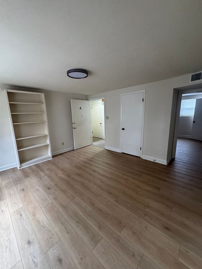 Photo - 1504 Parkade Blvd Unit B