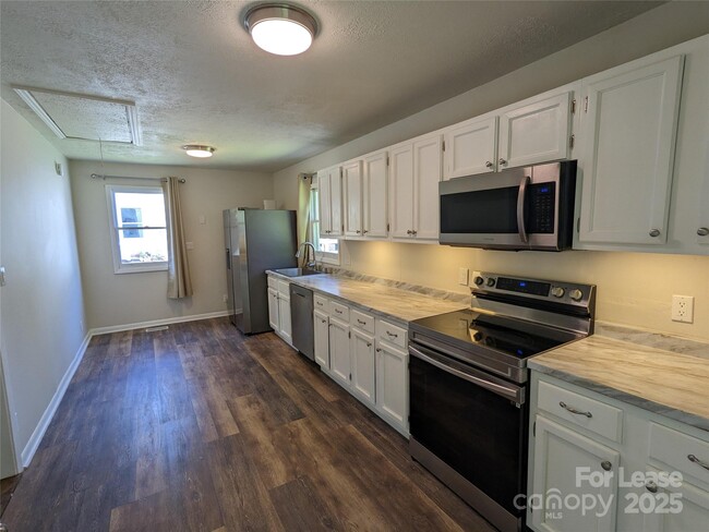 Photo - 25.5 Woodrow Ave