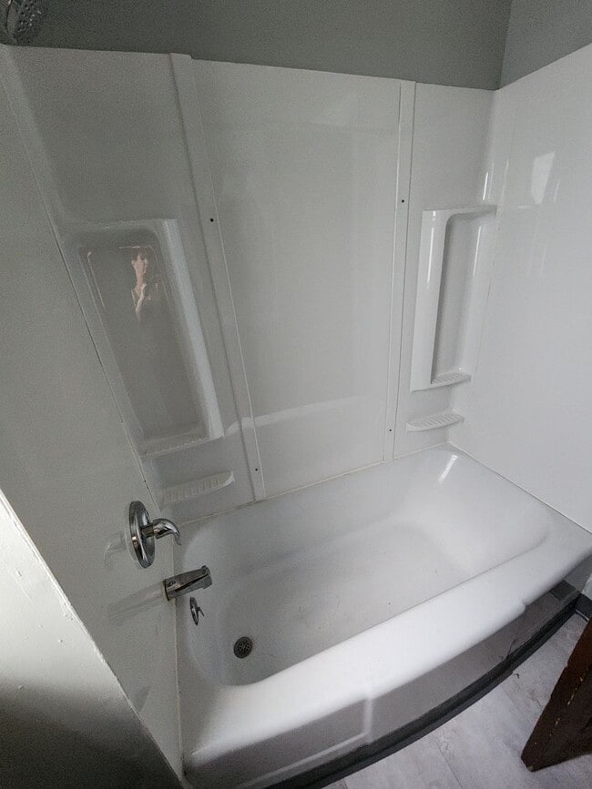 Photo - 2 Bedroom First Floor Apartment For Rent o...