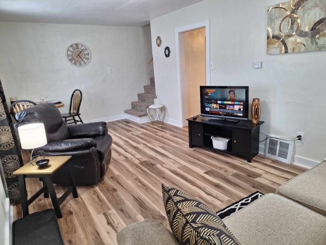 Photo - 2 W Pacific St