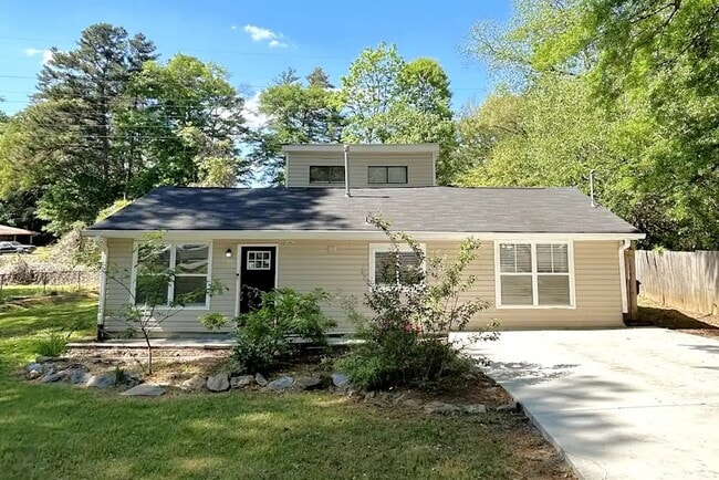 Building Photo - 1818 Waldrep Cir SE