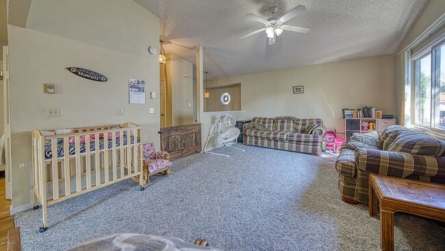 Photo - 300 E Laurel St