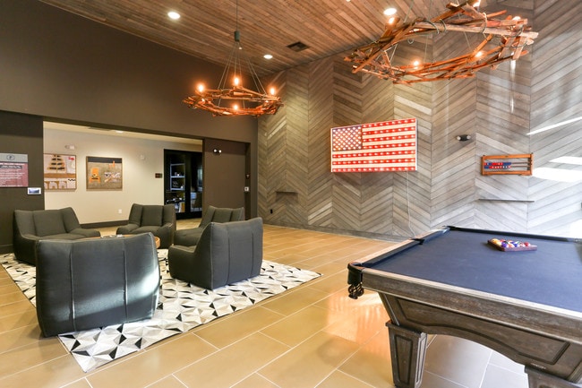 Photo - Avant Fashion Center