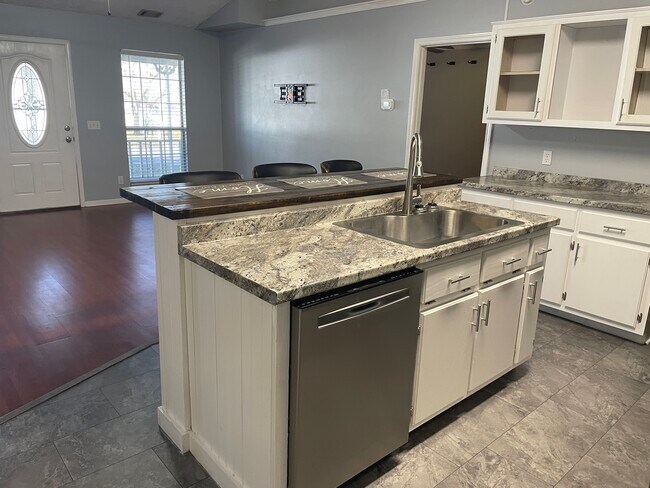 Photo - 301 E Cedar St