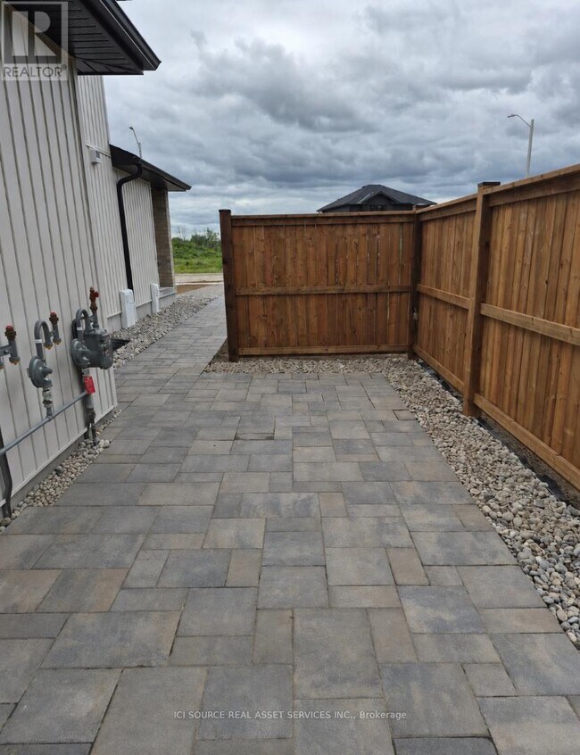 Photo - 128 Hastings Park Dr