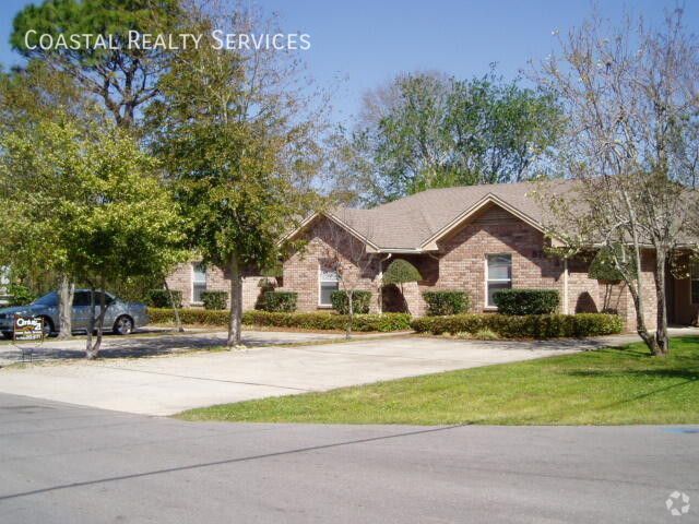 Building Photo - 879 Fairview Dr Unit 879 Fairview Dr A Rental