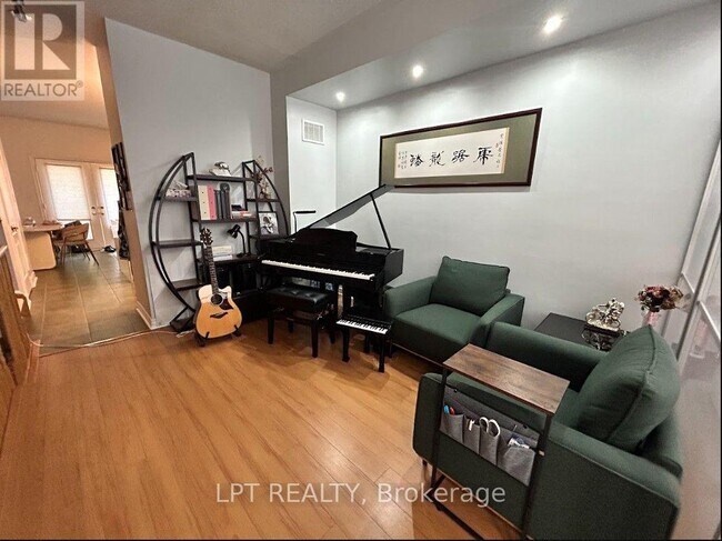 Photo - 125 Hall St