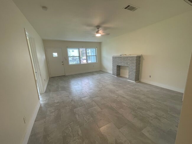 Photo - 2194 Ponce de Leon Cir