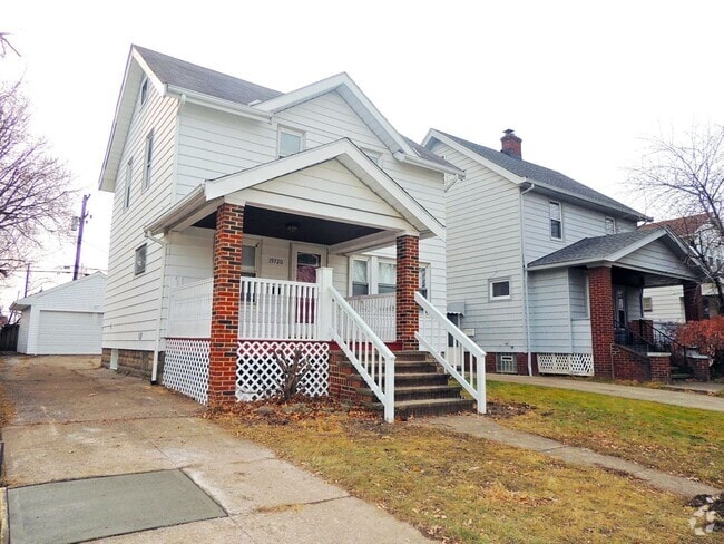 Building Photo - 3 Bed - 2 Full Bath Colonial for Rent! Rental