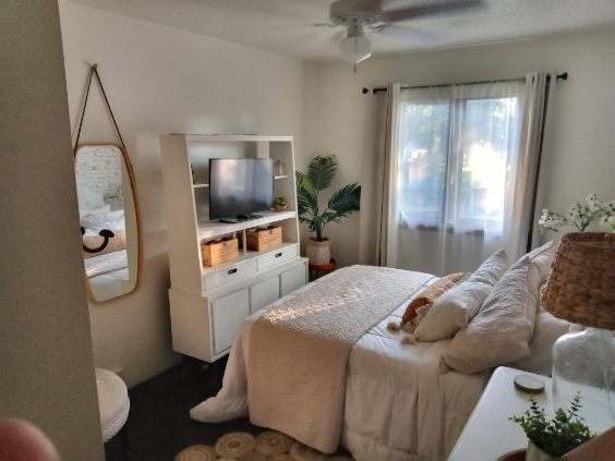 Photo - 913 2nd St SE