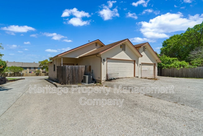 Photo - 1932 Broken Oak St