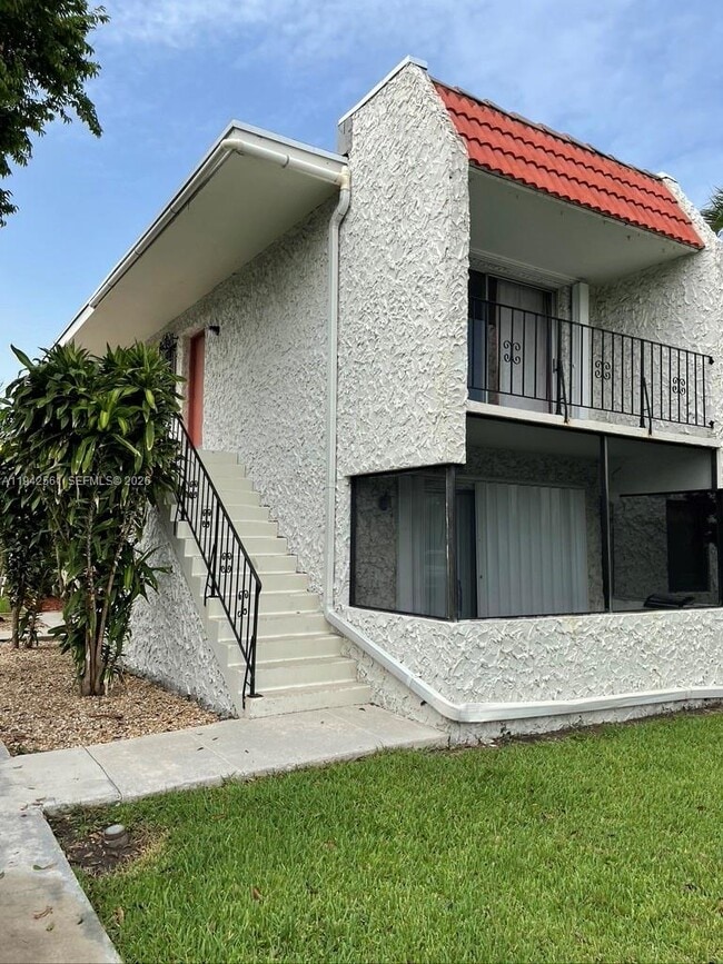 Building Photo - 8701 SW 141st St Unit G7