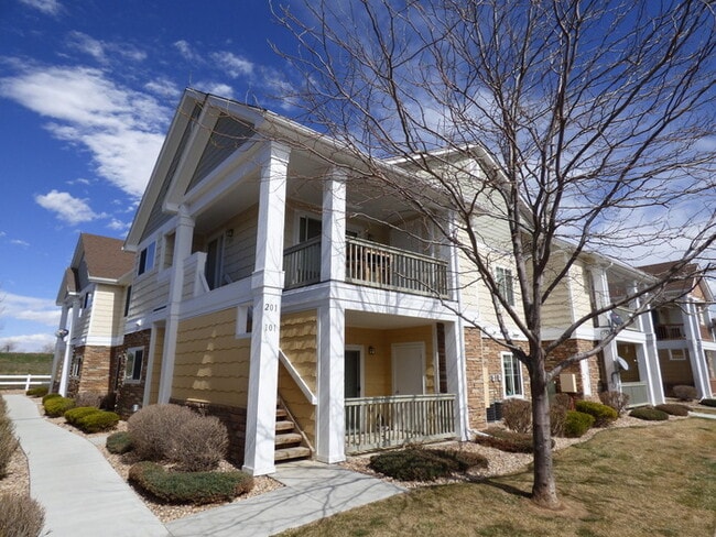 Building Photo - MUST SEE 2 Bed/2 Bath Condo in the Lakesho...