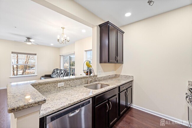 Photo - 917 Campbell St