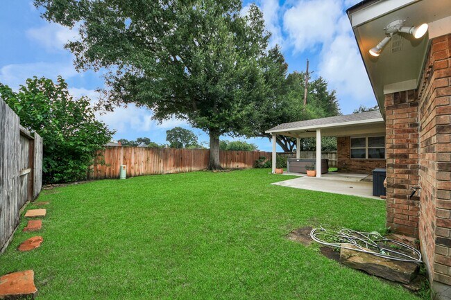 Photo - 15818 Sweetwater Creek Dr