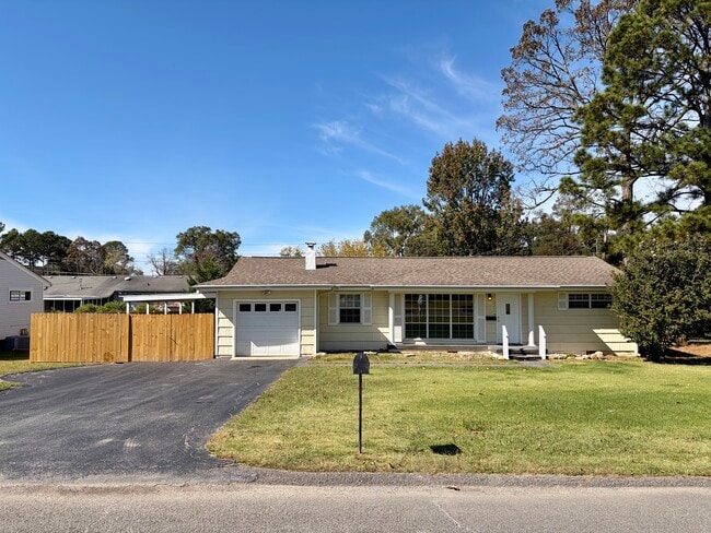 Building Photo - 1057 Blanton Dr