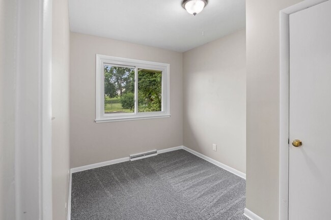 Photo - 3 Bedroom 2 Bath 2 Stall Garage Urbandale