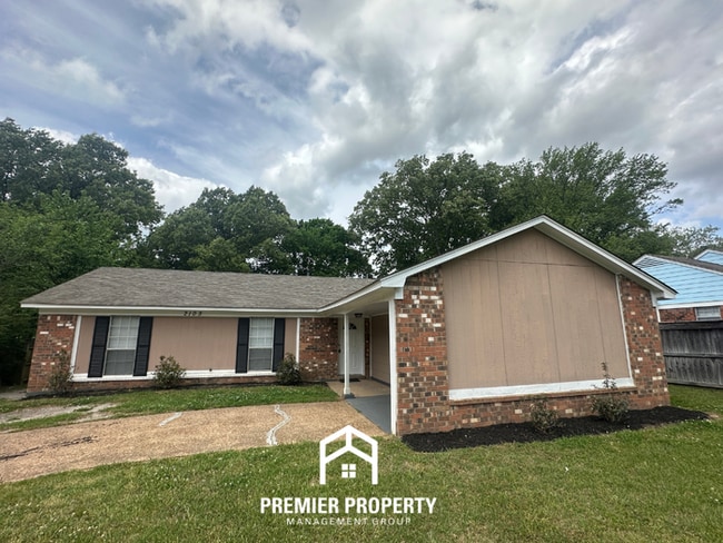 Building Photo - Modern 3BR/2BA Bartlett Area Home | Brick Fireplace & Spacious Fenced Yard