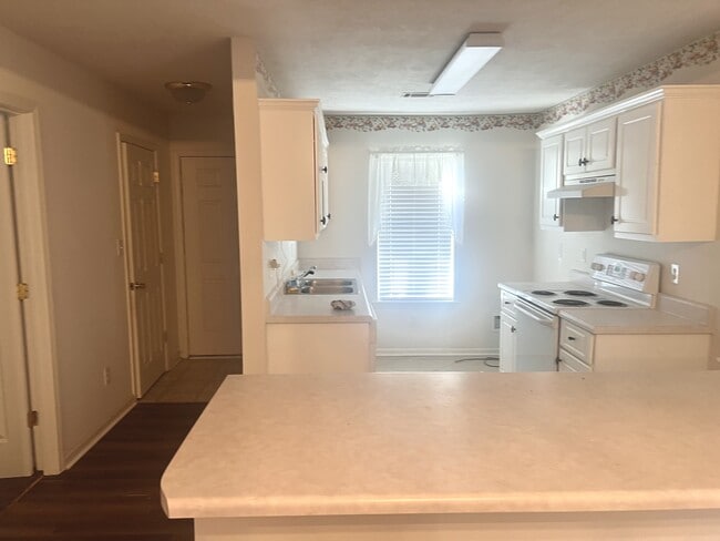 Photo - 107 Larkspur Ln