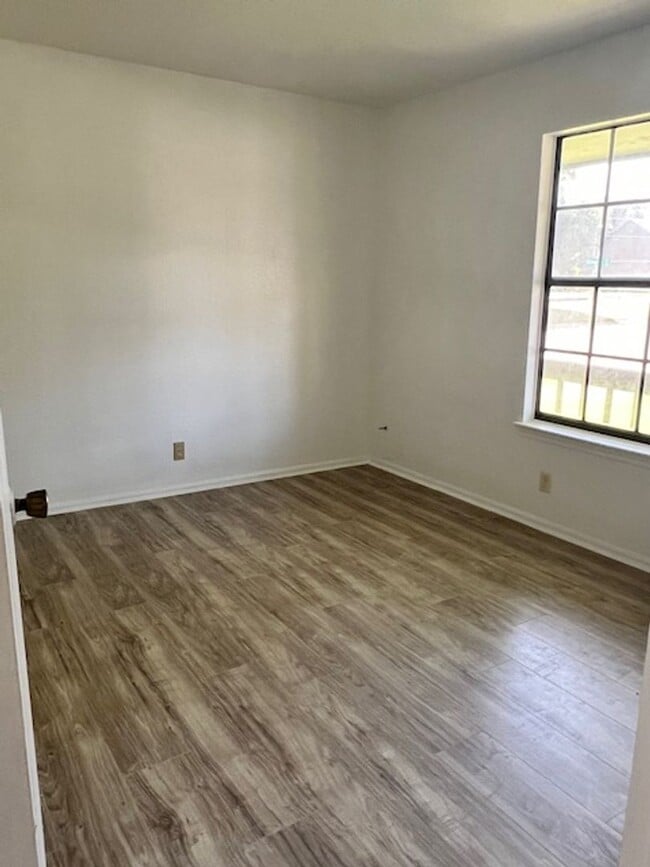 Photo - 3 bed 2 bath, established neighborhood