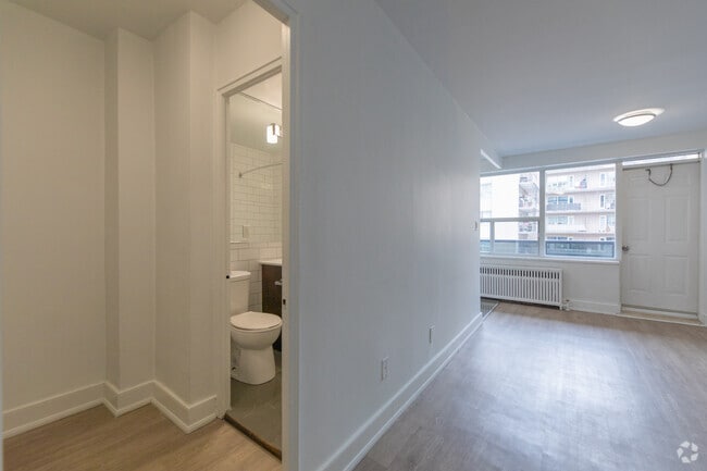 BACHELOR - 455SF - Living Room - 100 Cosburn Ave