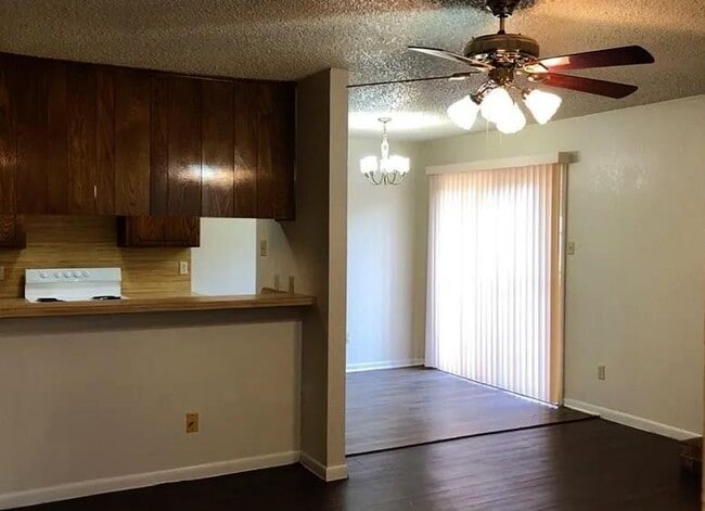 Building Photo - 3005 Lake Rd Rental