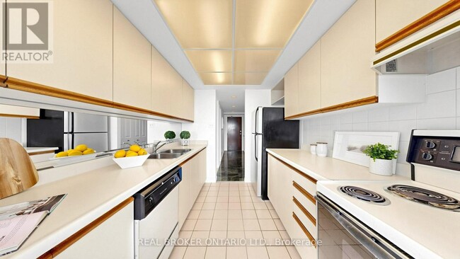 99 Harbour Square Unit 2108