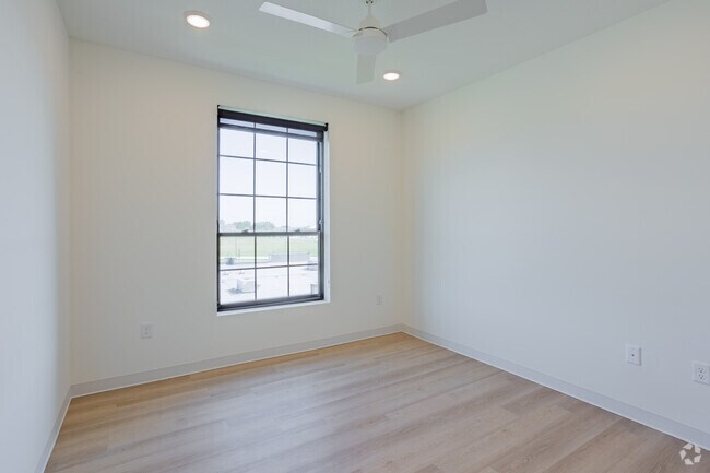 2BR, 2BA - 1,086SF - Primary Bedroom - The Lofts at Kettlestone Central