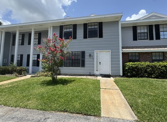 Building Photo - 1413 Manor Dr NE
