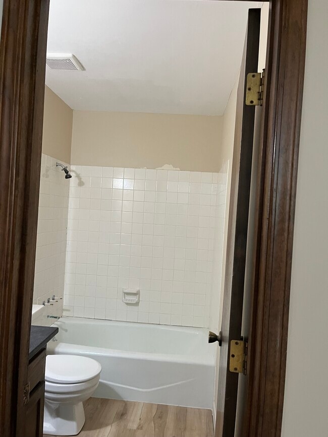 Photo - 8905 Haskins St