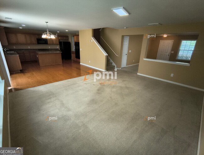 Photo - 350 Fairmont Way